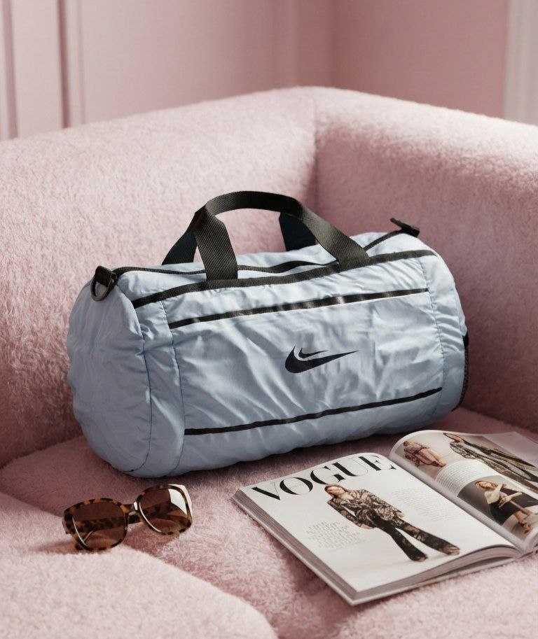 ​کیف ورزشی و سفری نایک مدل Studio Duffel - رنگ آبی یخی متالیک (سایز بزرگ 42x28 سانتی‌متر)