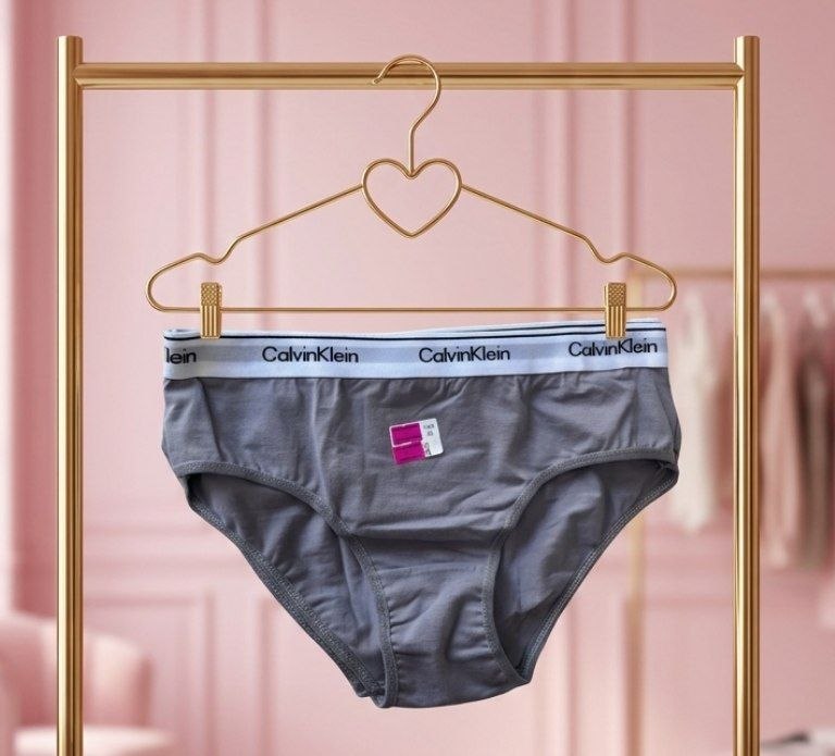 شورت زنانه کلوین کلین (Calvin Klein) مدل نخی خاکستری | ضد حساسیت و فوق‌العاده راحت